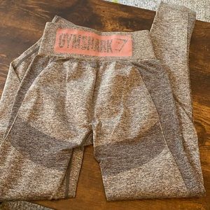 Gym shark leggings